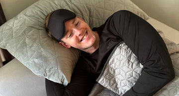 Sovemasken fra ReHealth er en super løsning, hvis du har søvnproblemer. Innovativt memory foam giver dig den optimale pasform og hjælper på din søvn. Den blokerer ydermere for 100% af lyset. 